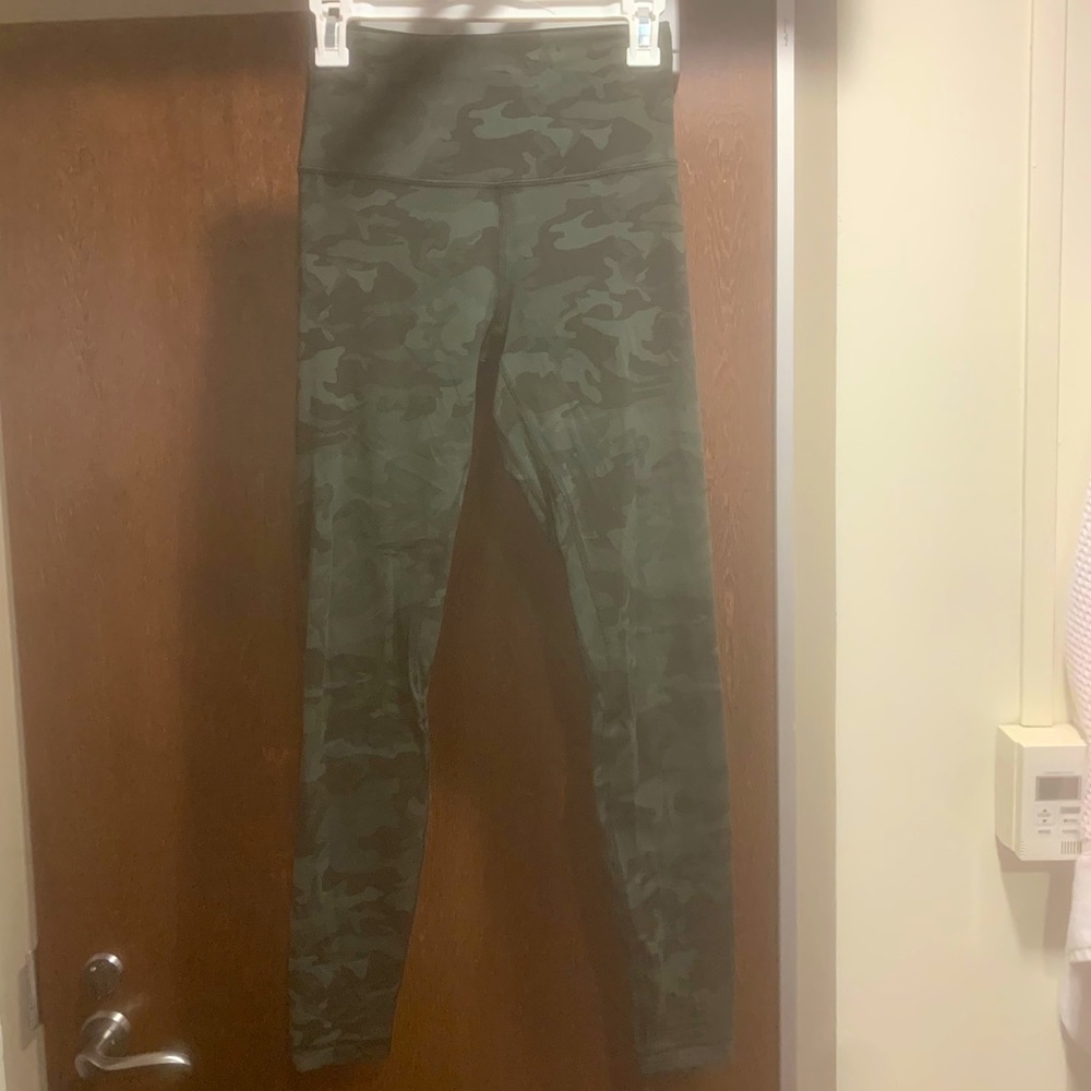 Camo lulus !! Size 6 !